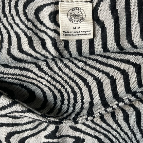 Urban Outfitters Black and White Wavy Mini‎ Pencil Skirt sz M - Picture 2 of 5